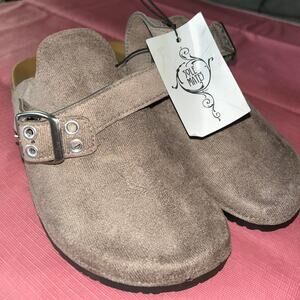 Tan Slides (Like Birkenstocks)  size 9 women's  NWT